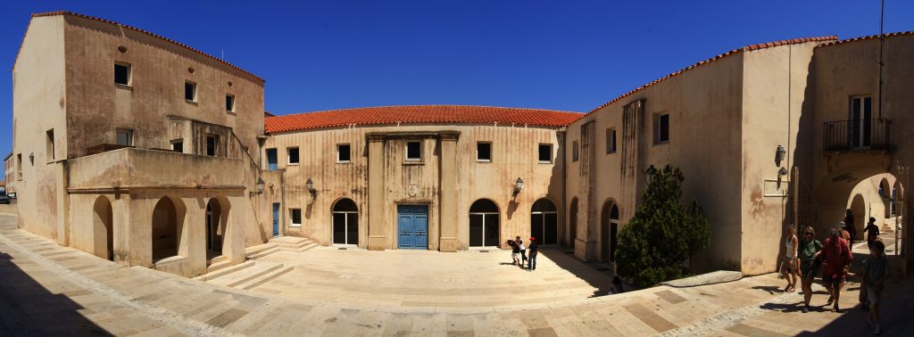  cour_carree_Bonifacio_Sud_Corse_Corse-Du-Sud_1