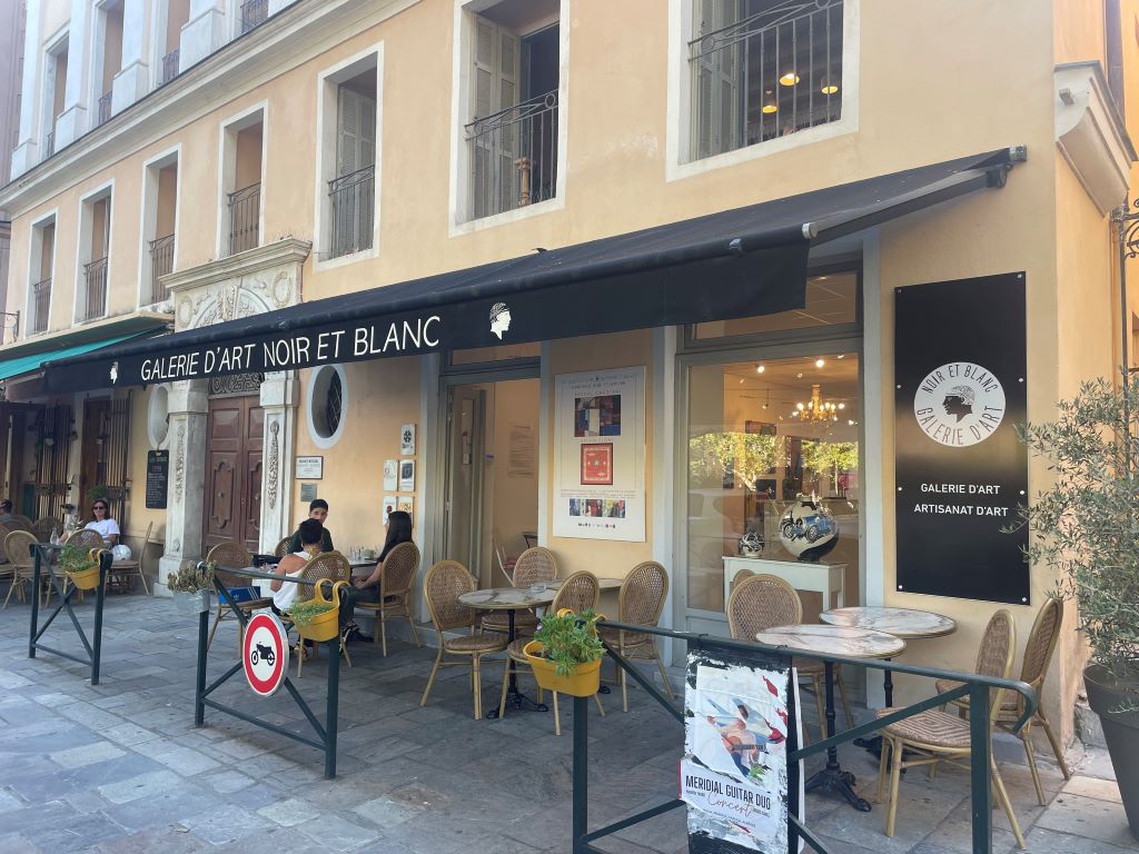  GALERIE NOIR ET BLANC