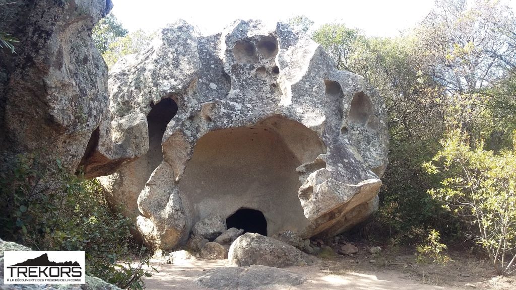  grottes--orri-et-sapara-de-monaccia-d-Aullene-avec-trekors-randonnees