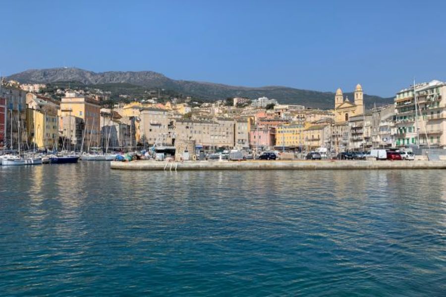  guides-via-corsica-bastia-vieux-port