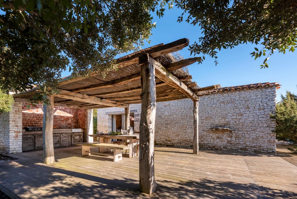  location-bonifacio4