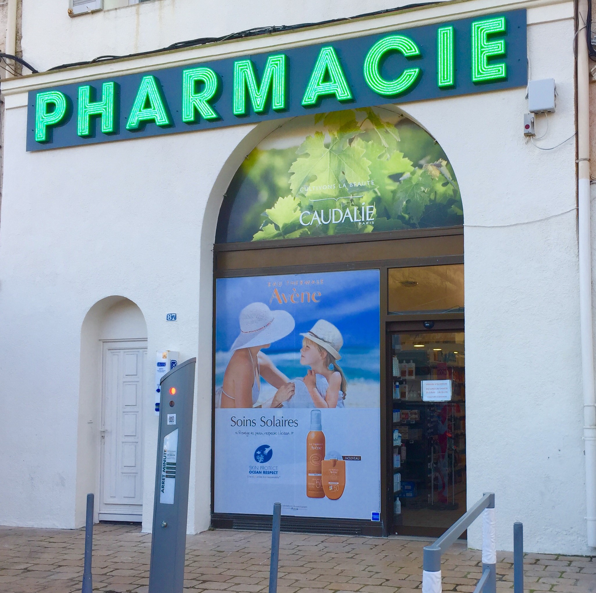 pharmacie-bonifacio-port-devanture