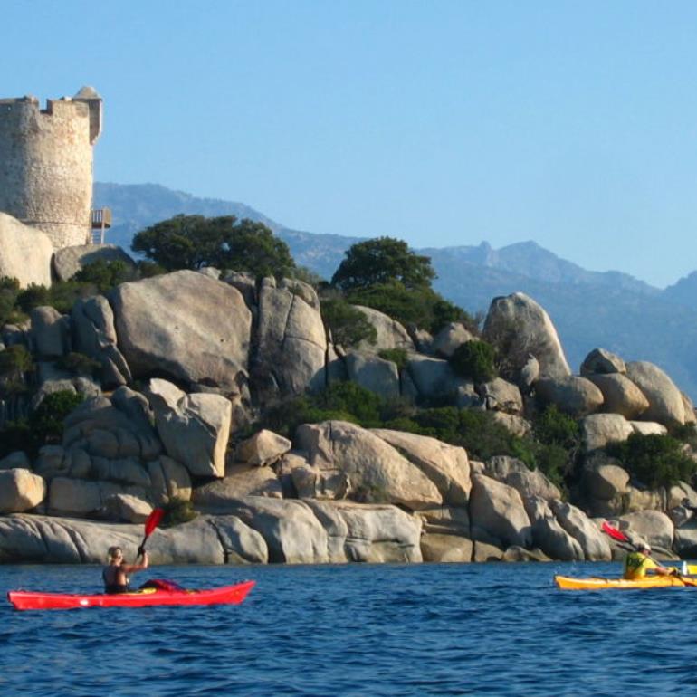 sejour-multi-activites-en-famille-acqua-corsica-kayak-de-mer-randonnee-et-canyoning-ajaccio-2-1529076660