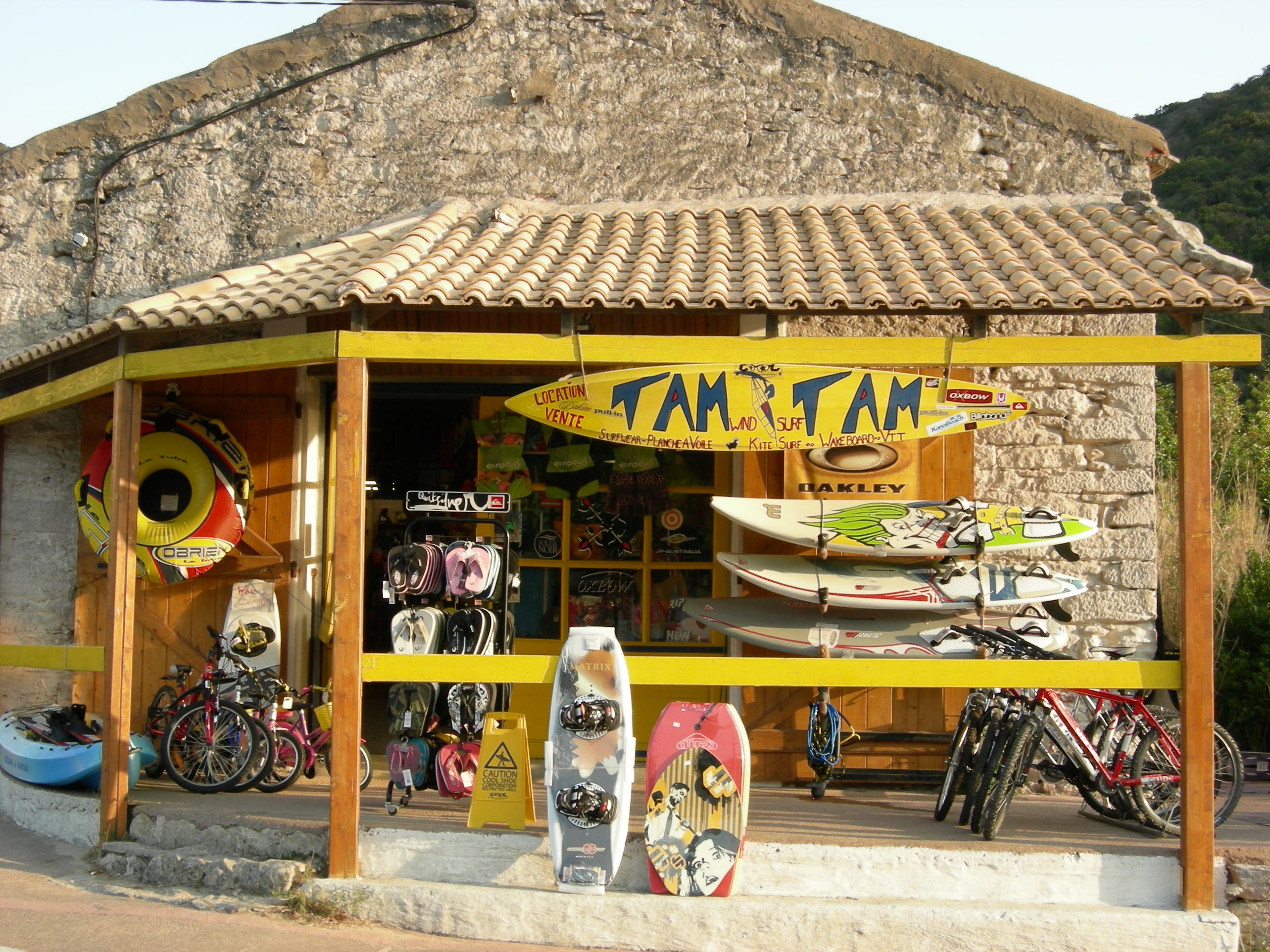 shopping-tamtam-surfshop-bonifacio-corse_vue face