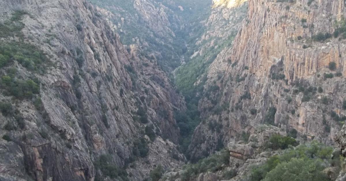 DE LA SPELUNCA SENTIER FERME RISQUES D'EBOULEMENTS Sentier de